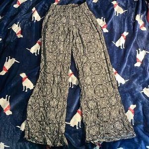 Mudd palazzo style patterned pants Juniors
